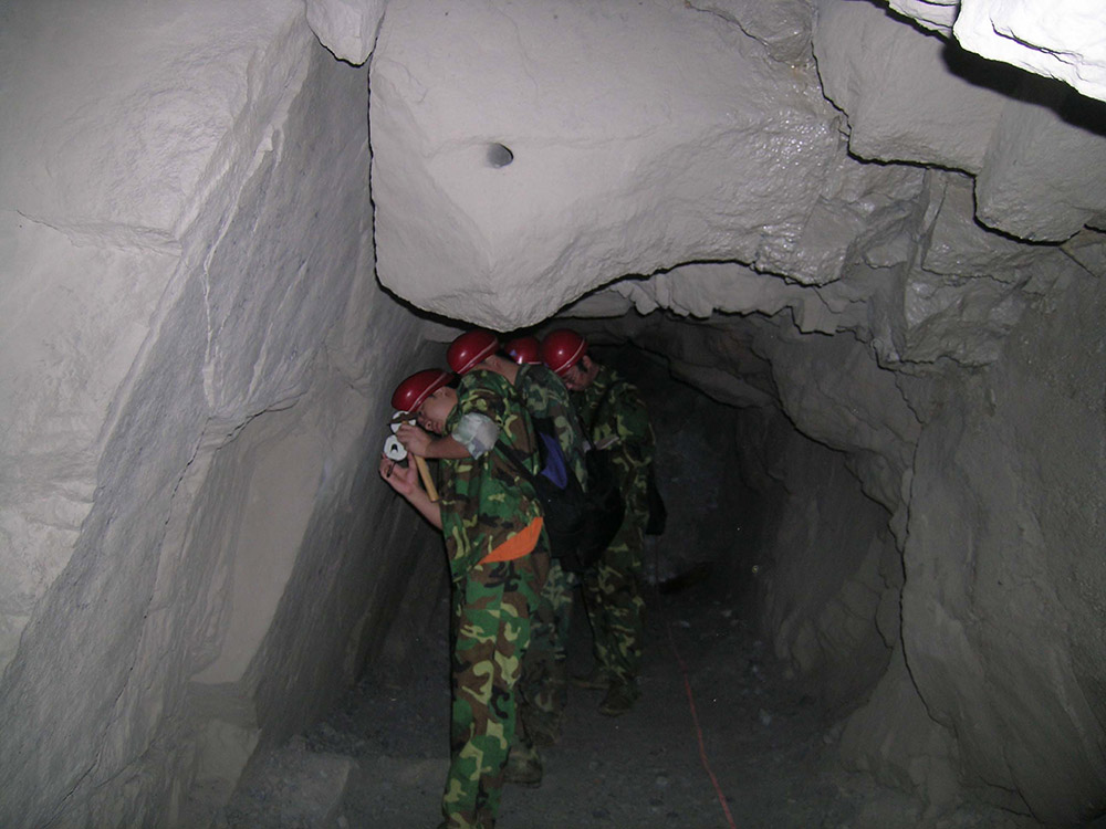 20230806727194.jpg 3 平硐內(nèi)量產(chǎn)狀.jpg