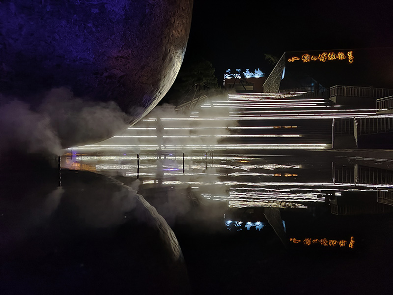 20230905803833.jpg “君子之殤”雕塑廣場夜景.jpg